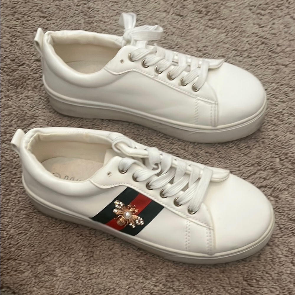 White Sneakers with Green and Red Accents - Size 8 - Picture 2 of 15